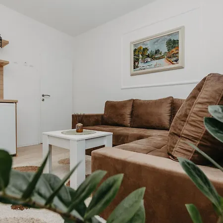 Apartment Stan Na Dan Flora